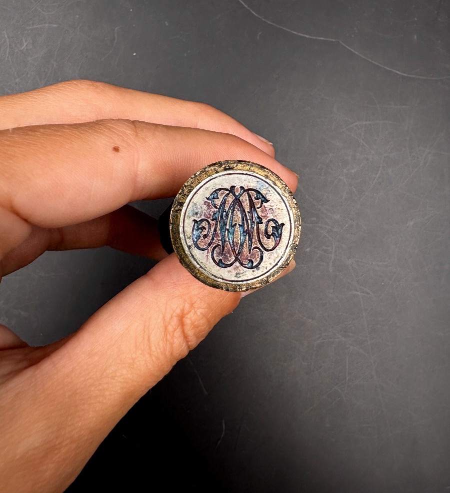 Bronze Seal Depicting -photo-3