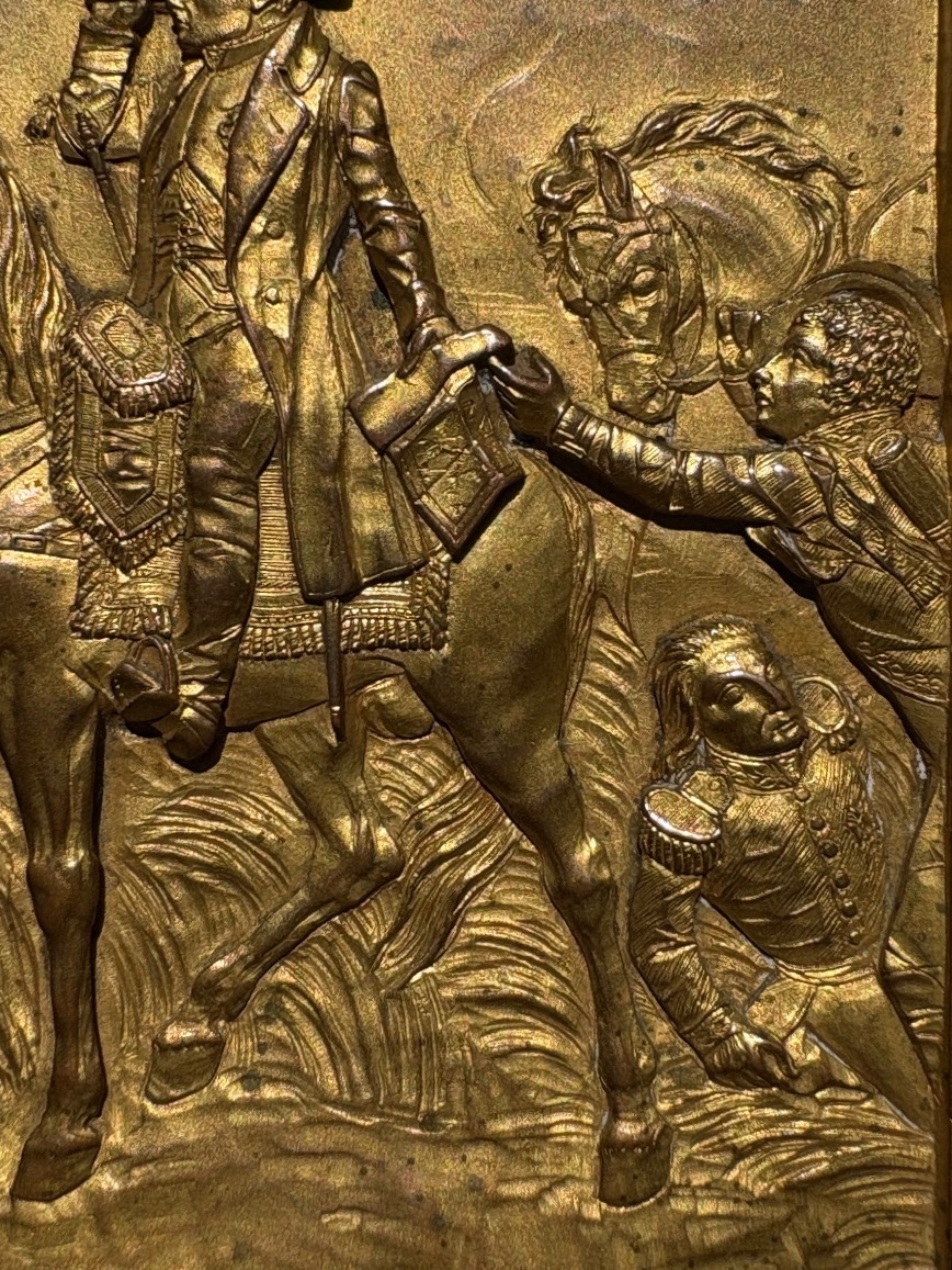 Plaque en métal doré représentant Napoléon à cheval bataille de Wagram en 1806 aigle impérial -photo-3