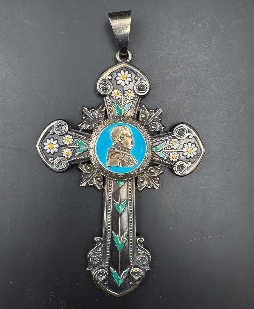Croix du Chapitre d'AUTUN par Armand Calliat en argent émaillé dans ce écrin d'origine