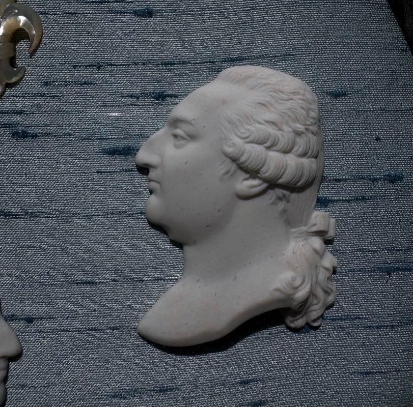 Biscuit-style Profiles Of The French Royal Couple: Queen Marie Antoinette And King Louis XVI-photo-4