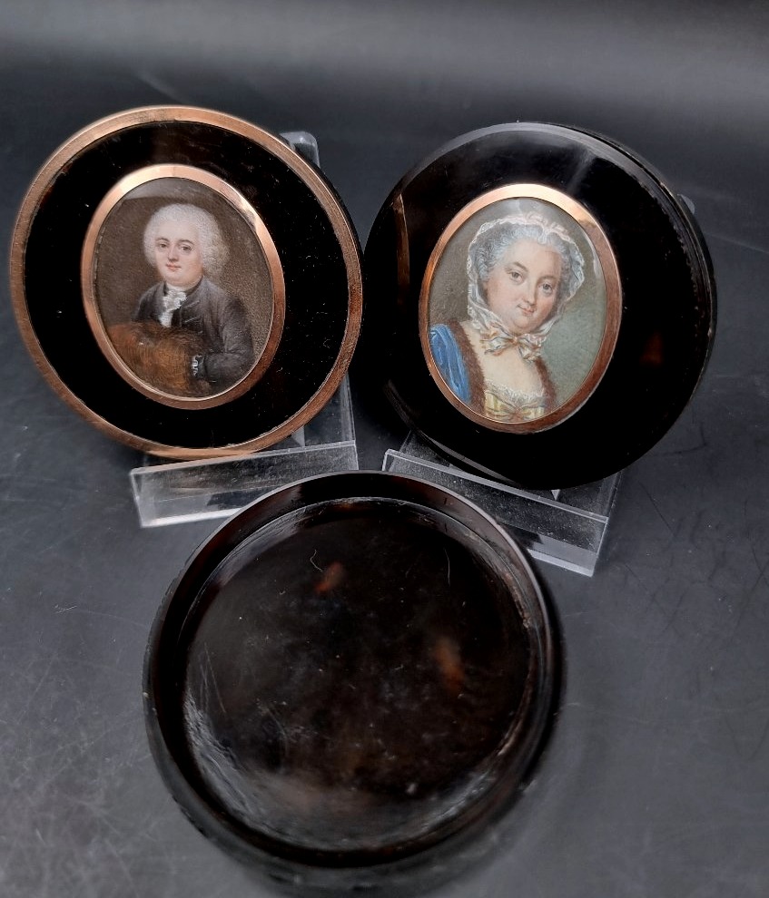 Double-opening Box With A Gentleman On One Side And A Lady On The Other, From The Louis XVI Period 