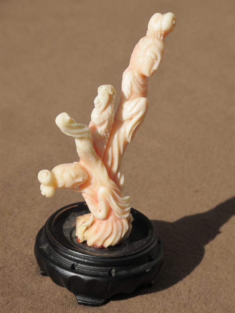 Carved Coral Branch Of Two Women-photo-2