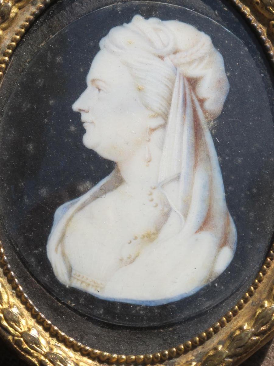 Miniature On Ivory Woman Profile Bust-photo-2