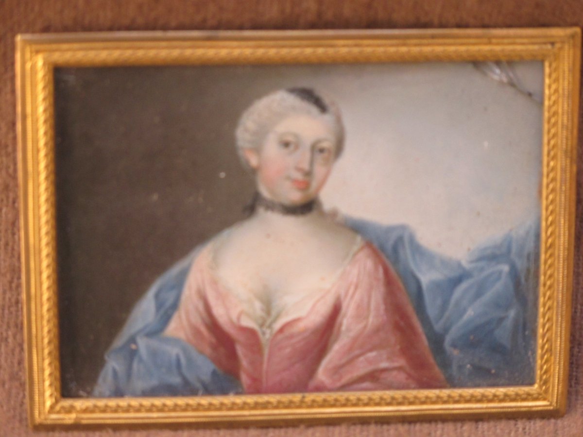 Miniature Sur Métal Représentant Une Femme d'époque Louis XV