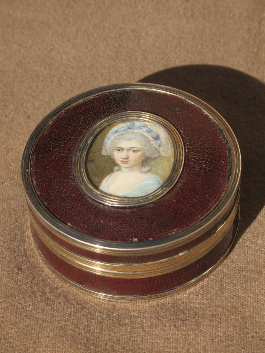 Boite Vernis Martin Et Miniature Femme Louis XVI  Cerclée Argent