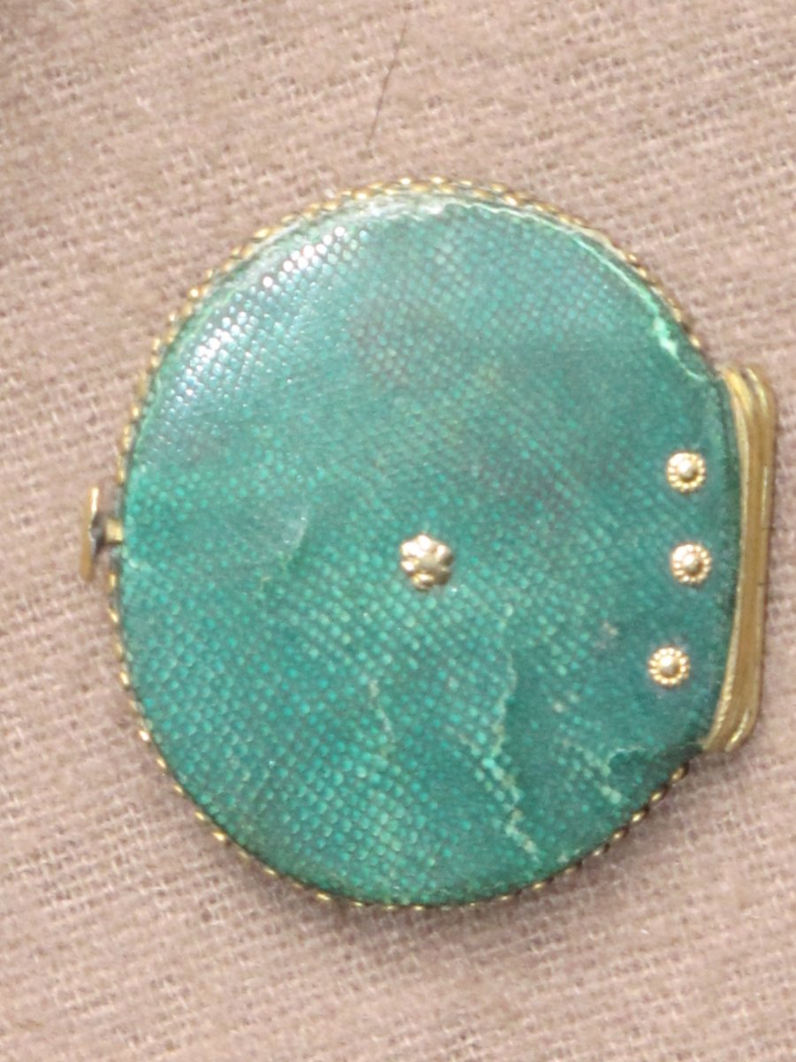 Miniature On Enamel Portrait Man In A Beautiful Green And Gold Stingray-photo-1