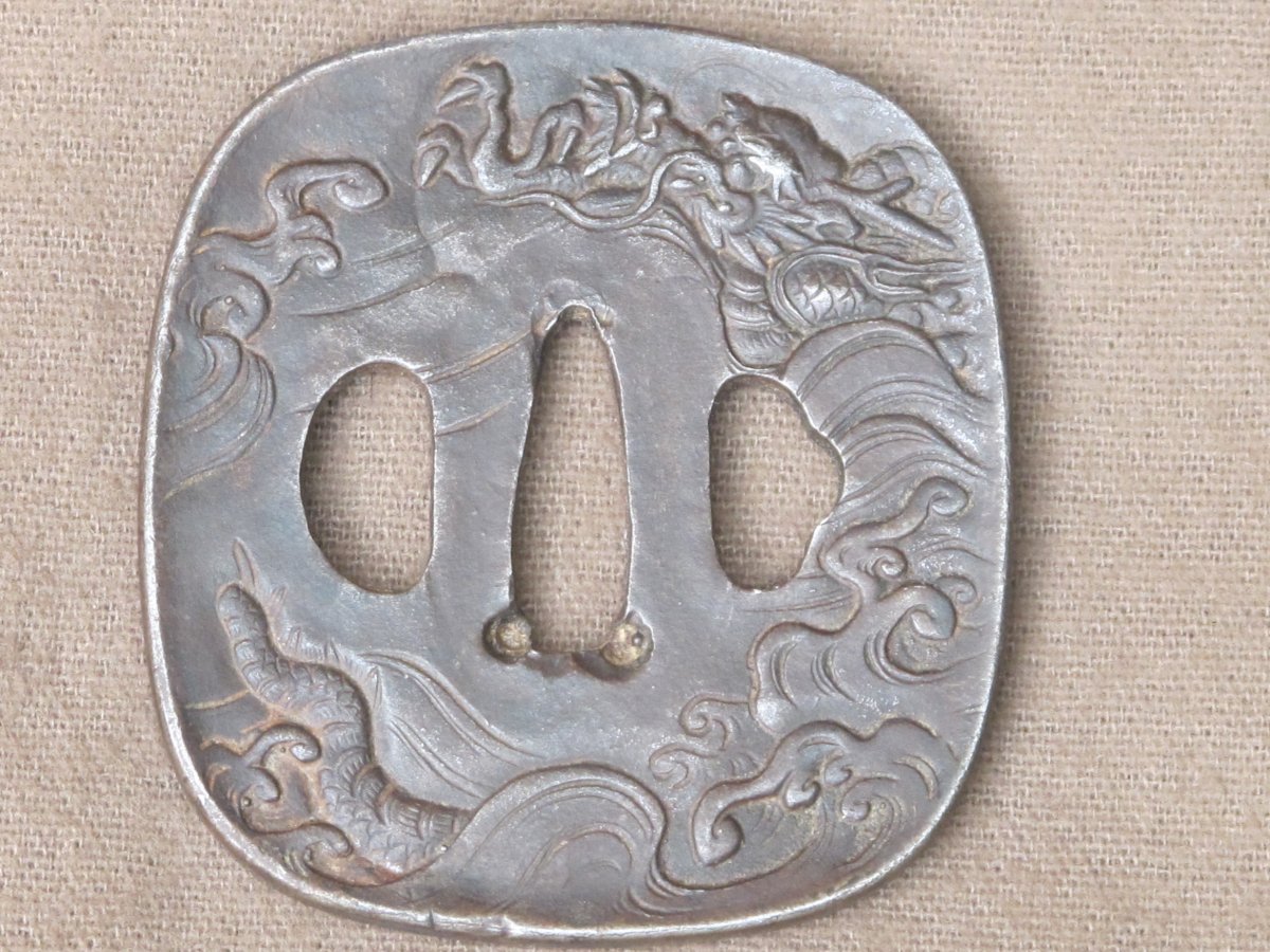 Tsuba Japon Fer Signé Décor De Dragon Dans Les Nuées Vagues -photo-8