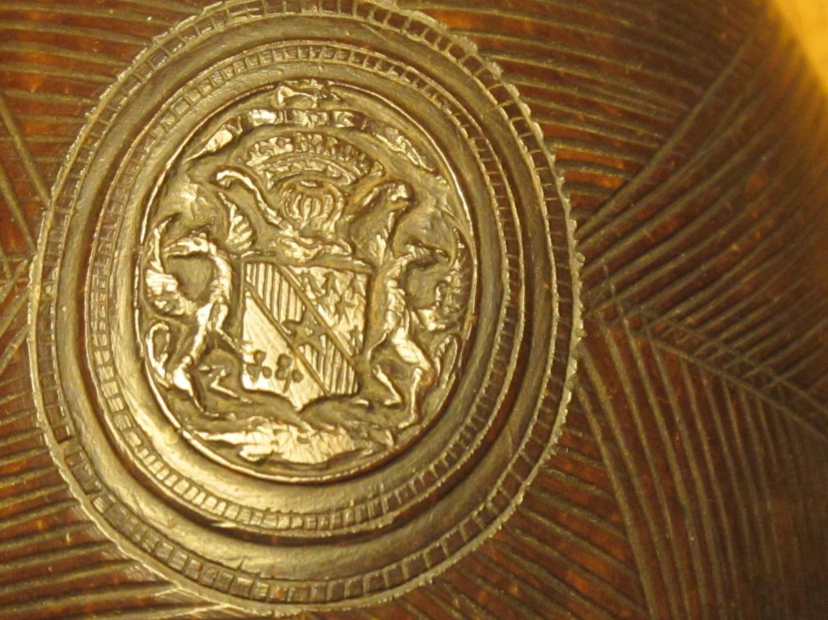 Carved Coconut Coat Of Arms-photo-2
