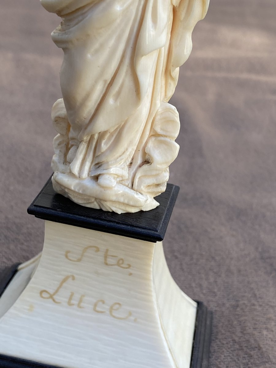 Statuette De Sainte Luce - Lucie Finement Sculptée Jolis Drapés époque XVIII ème Siècle -photo-1