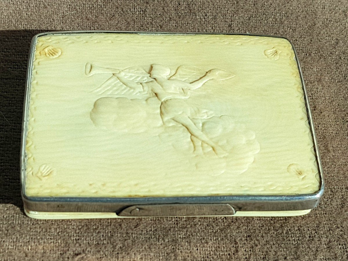 Box Early XVIIIth Century Trumpet Of Fame, Silver Frame