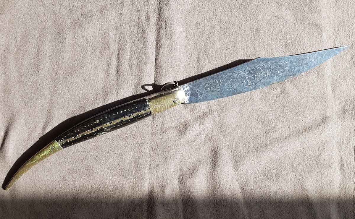 Very Large Navaja Type Folding Knife In Horn And Brass Engraved Blade Length 58.5 Cm Open-photo-2