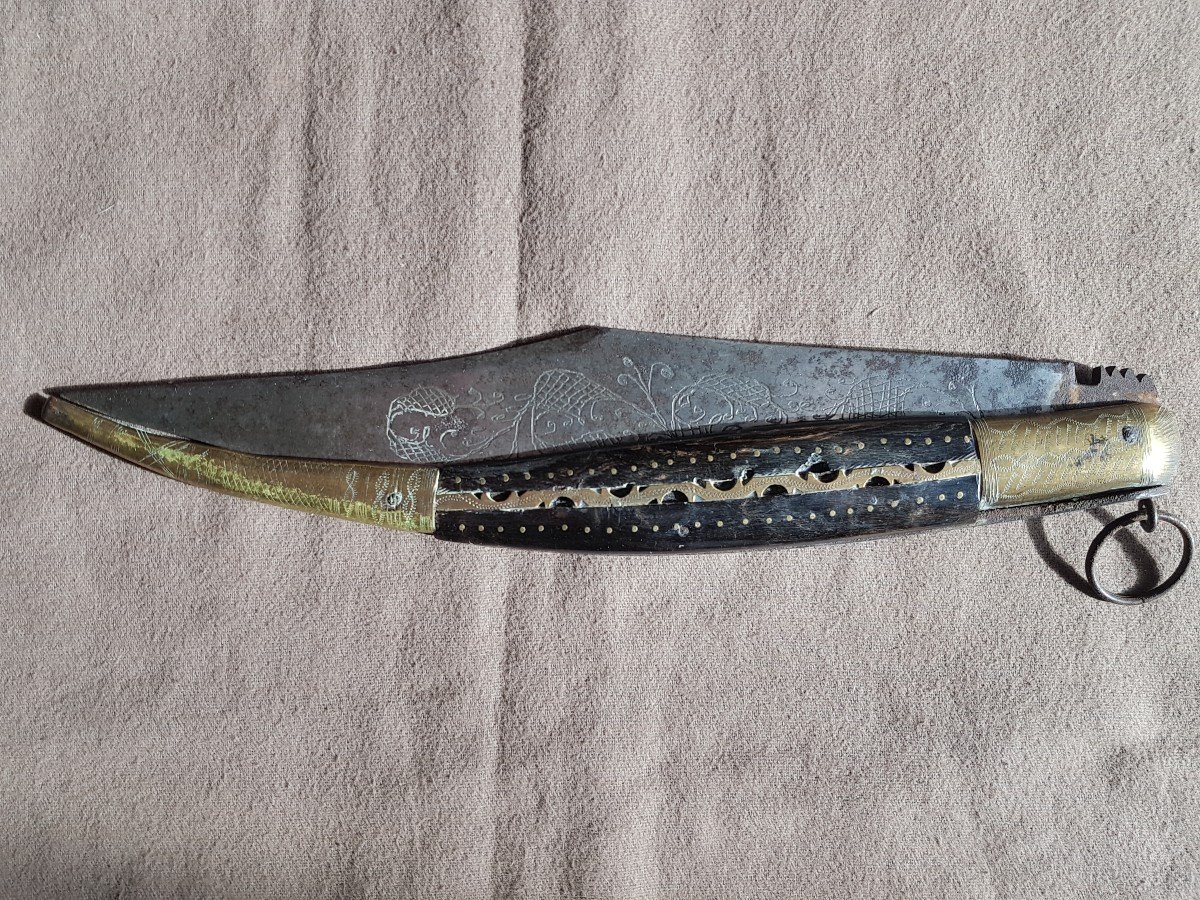 Very Large Navaja Type Folding Knife In Horn And Brass Engraved Blade Length 58.5 Cm Open-photo-3