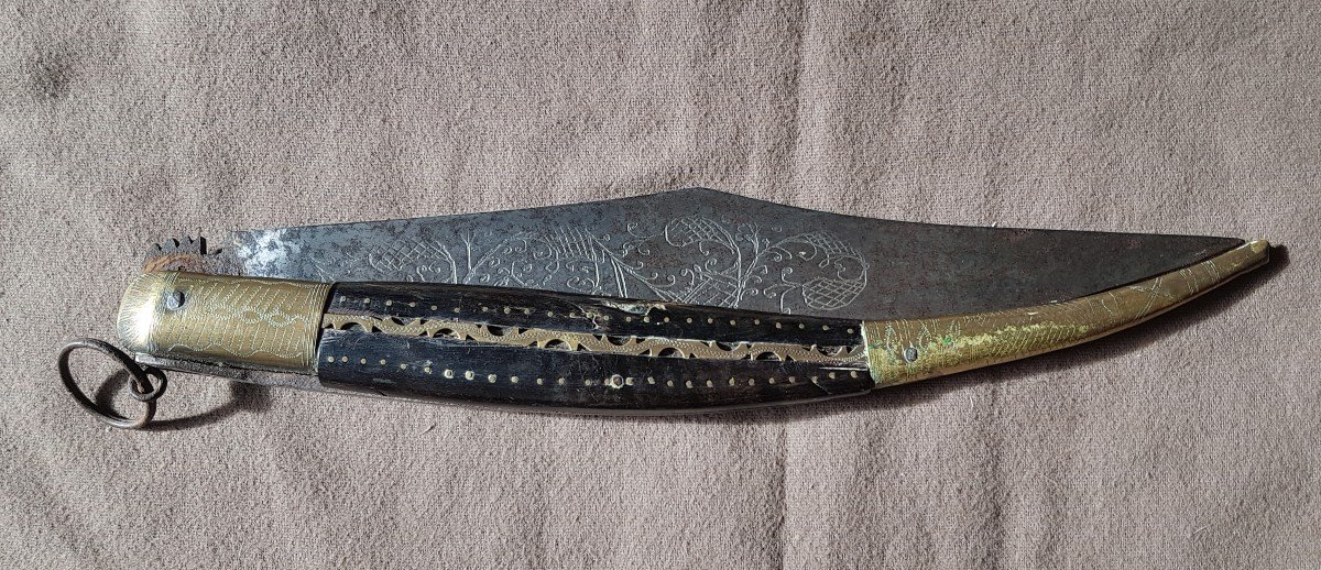 Very Large Navaja Type Folding Knife In Horn And Brass Engraved Blade Length 58.5 Cm Open-photo-4