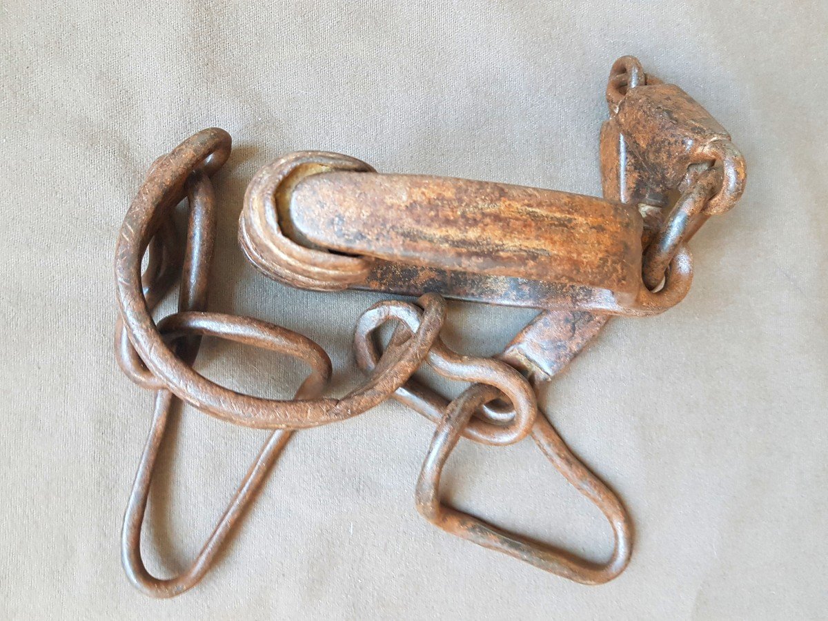 Iron, Handcuffs, Shackles Of Prisoner Or Convict Eighteenth Century-photo-1