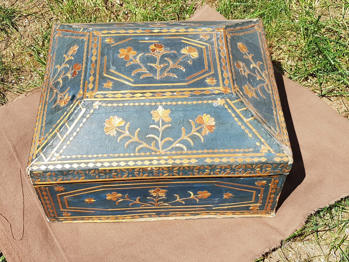 Beautiful And Rare Straw Decor Box With Blue Background-photo-2