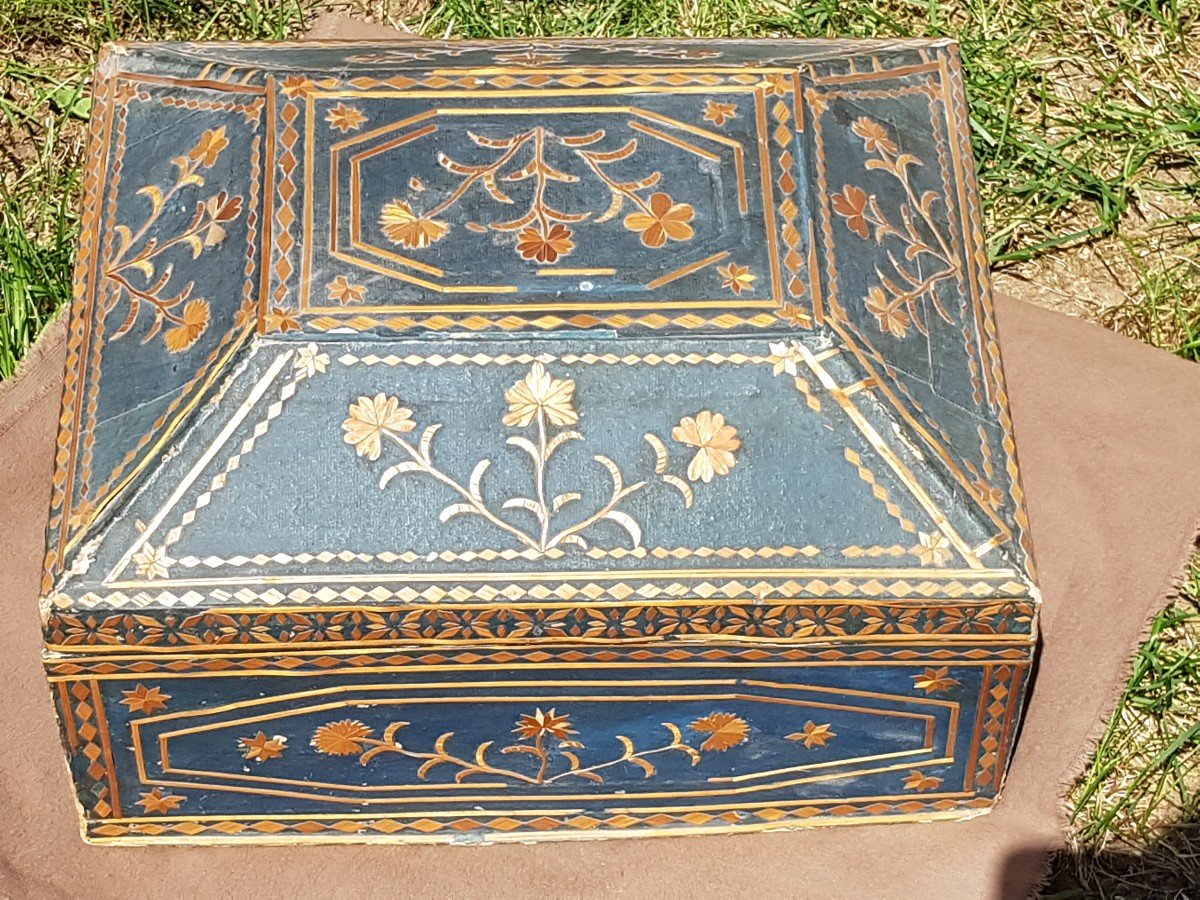 Beau Et Rare Coffret Décor De Paille A Fond Bleu -photo-1