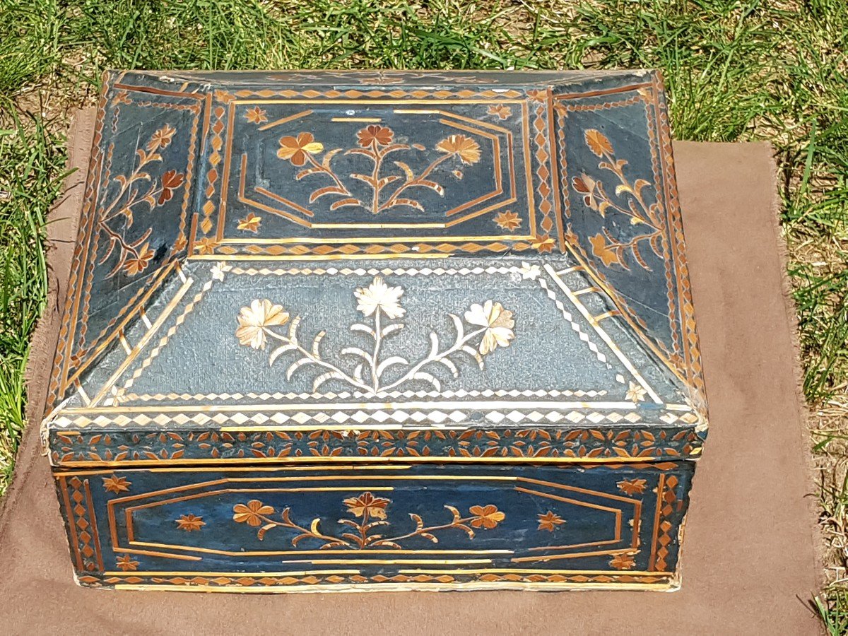 Beautiful And Rare Straw Decor Box With Blue Background-photo-3