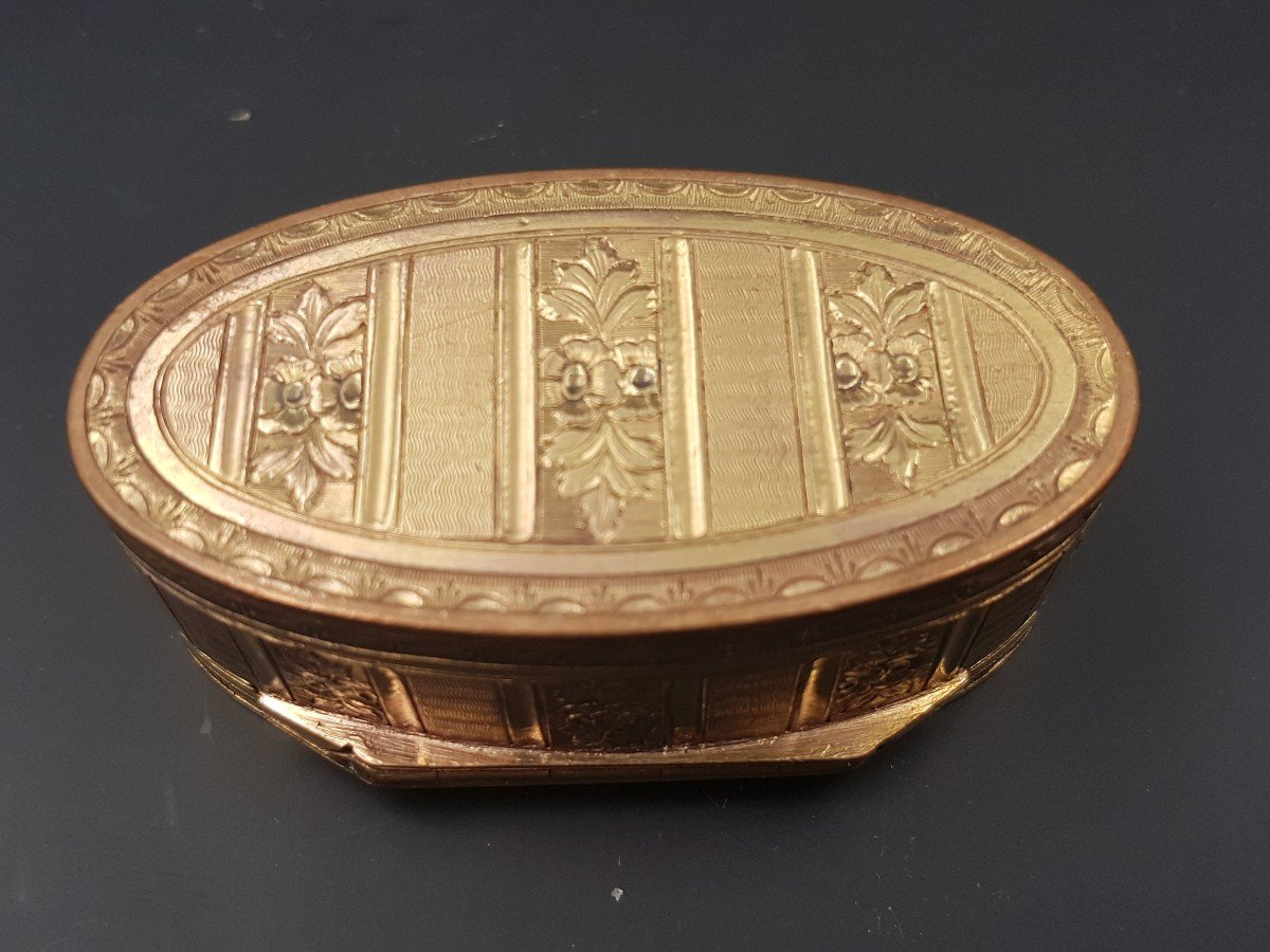 Oval Box In Pomponne Louis XVI Period Very Well Gilded Decorated With Bands Of Flowers-photo-3
