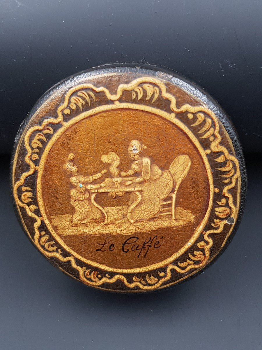 boite le "caffé" représentant deux personnes XVIII e dégustant un café sur une table cabaret 