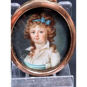 Miniature d'Une Femme Dans Un Cadre Ovale Doré