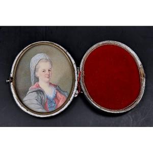 Miniature Ovale d'Une Femme d'époque XVIIIe Siècle Dans Un écrin A La Forme 