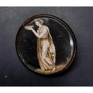 bouton d'époque XVIIIe siècle avec une scène à l'antique peinte
