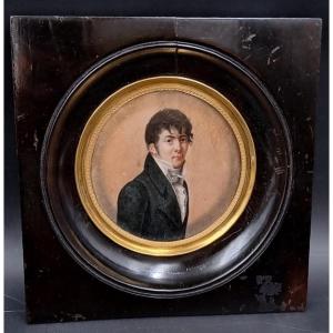 Miniature portrait de jeune homme positionné de trois quarts époque Empire