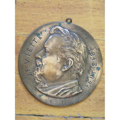 Medallion Unreleased From Jules Viette