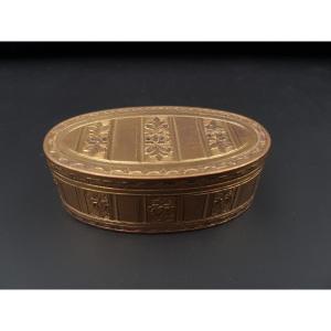 Oval Box In Pomponne Louis XVI Period Very Well Gilded Decorated With Bands Of Flowers