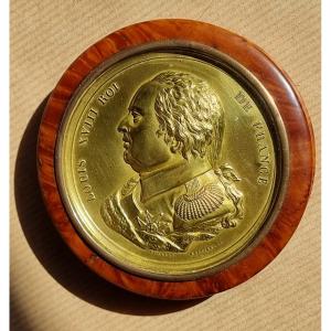 Round Box Brass Snuffbox And Tortoiseshell Magnifying Glass Louis XVIII King Of France Sarreau Montagny