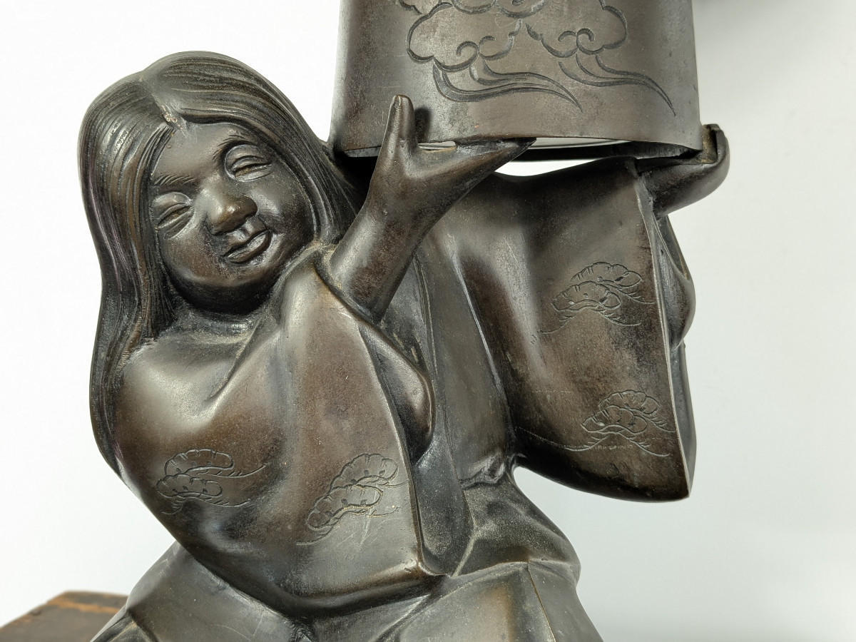 Figure In Kimono Carrying A Cup - Tea Ceremony - Bronze Showa 1950-70 #374-photo-1