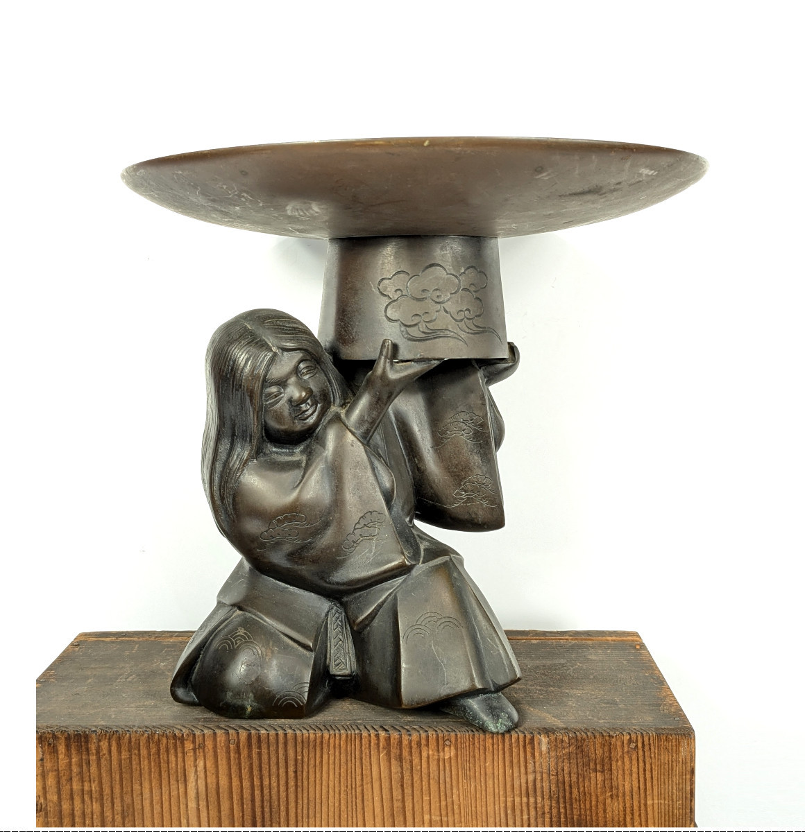 Figure In Kimono Carrying A Cup - Tea Ceremony - Bronze Showa 1950-70 #374