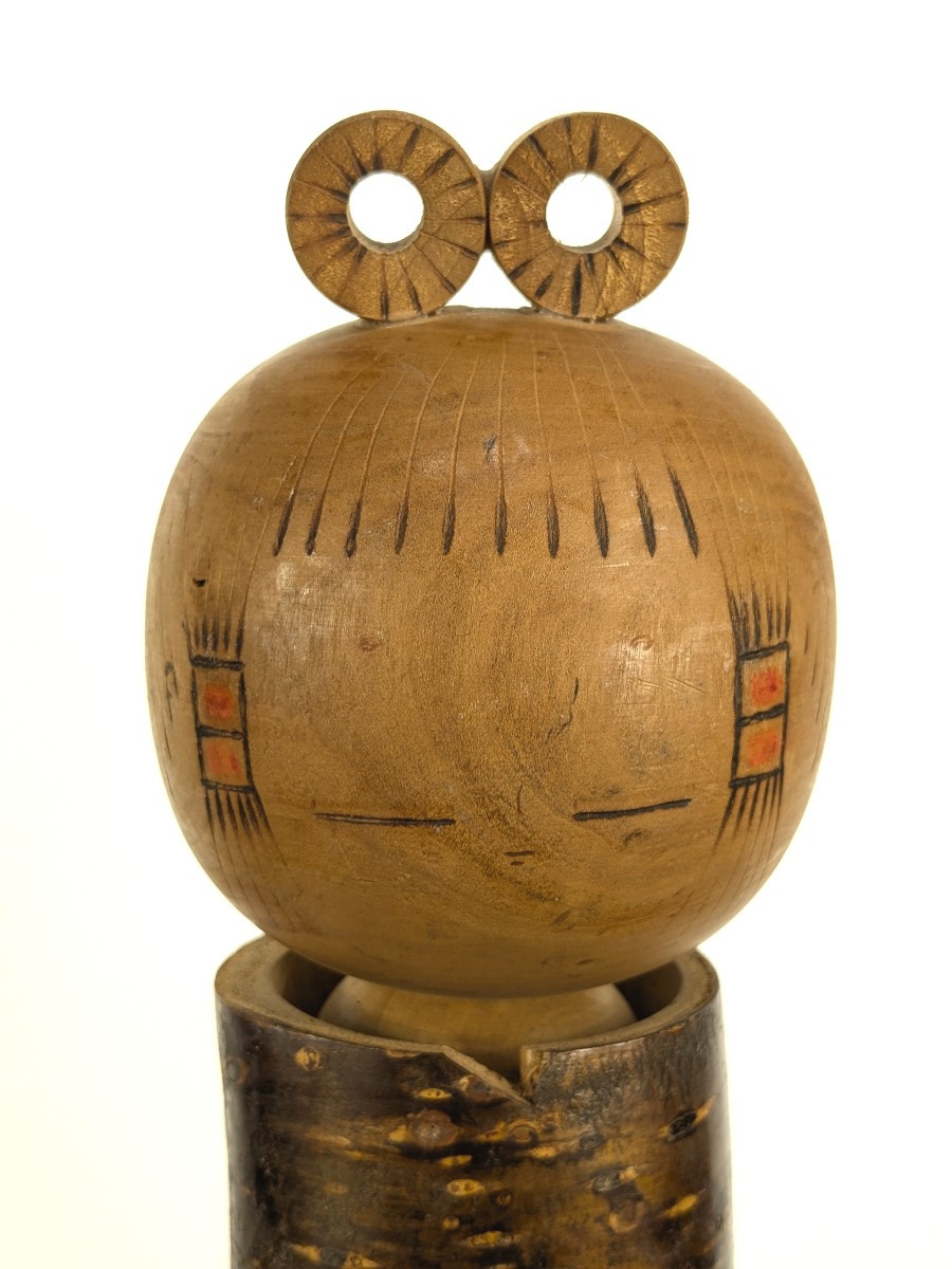 Poupée kokeshi vêtue d'écorce - circa 1970 --photo-2