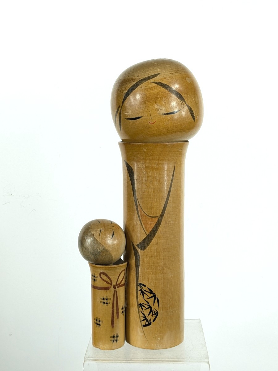 Mére et enfant - kokeshi par maître Kishi Sadao 1932-98