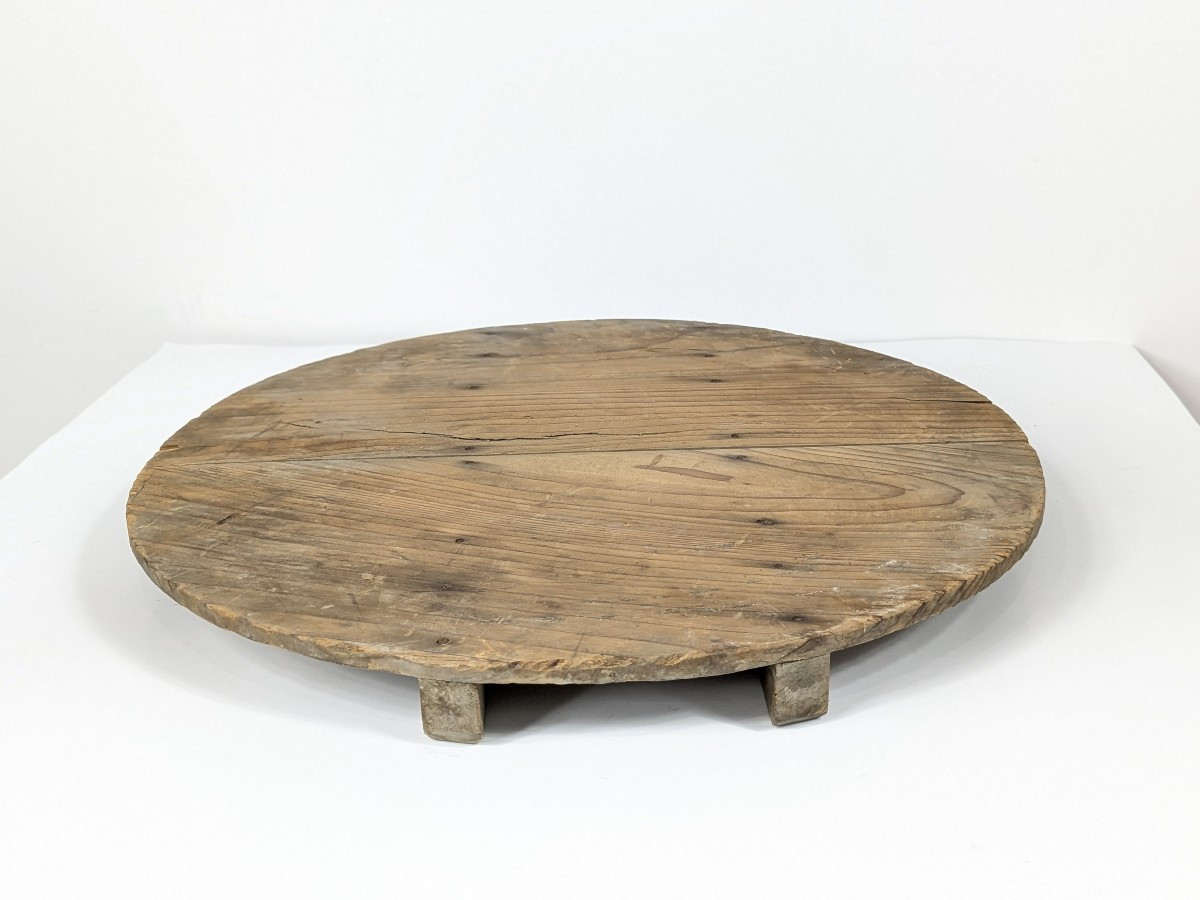 Circular Base - Wabi Sabi - Japan Early 20th Century - Studio Atmosphere No. 1