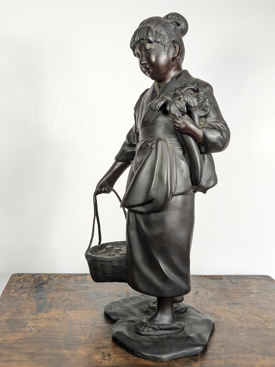 Jeune fille au panier d’anguilles - bronze fin ére Meiji ou Taisho - circa 1900-1920-photo-3