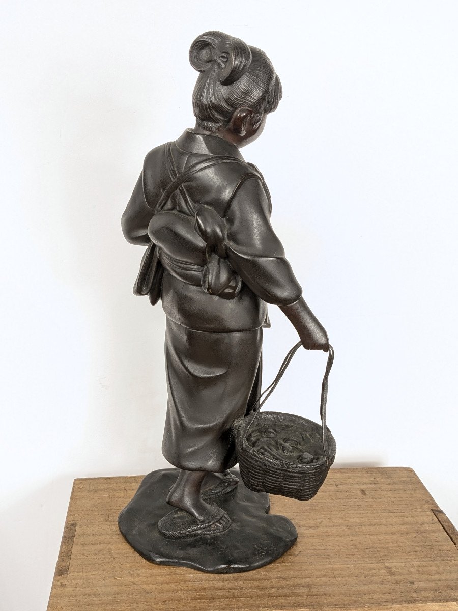 Jeune fille au panier d’anguilles - bronze fin ére Meiji ou Taisho - circa 1900-1920-photo-2