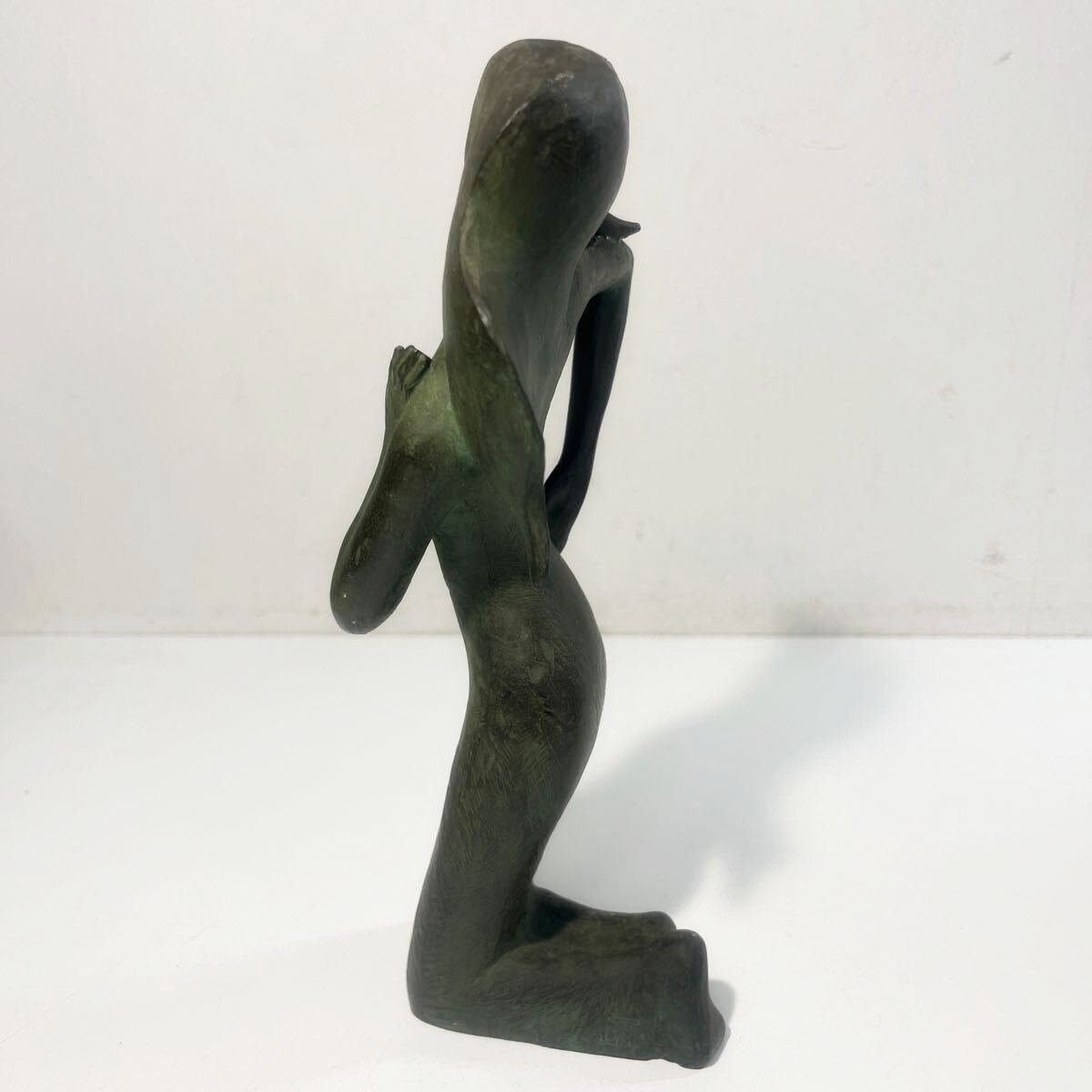 Woman With A Bird – Bronze, Circa 1950 – Vintage Japanese Piece-photo-3