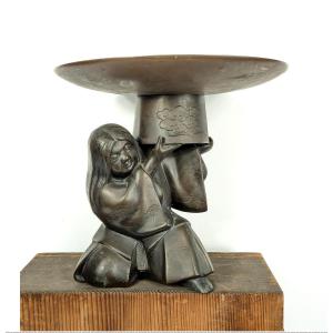 Personnage en kimono portant une coupe - cérémonie du thé - bronze Showa 1950-70   #374