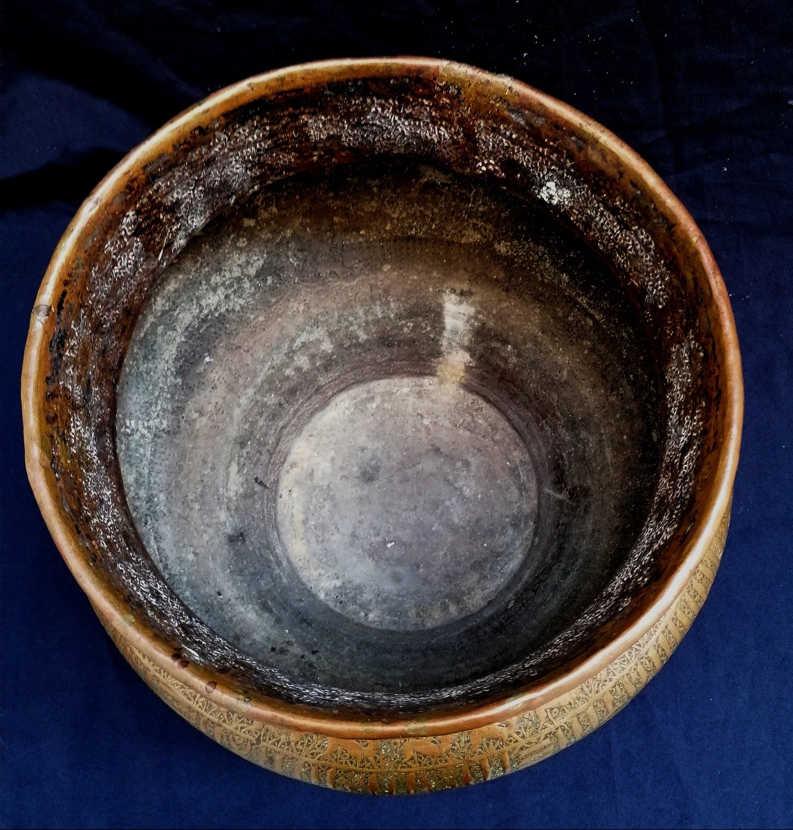 Indo-persian Basin In Chiseled Copper Or Brass - Calligraphy - Characters - Animals - 19th Century --photo-3