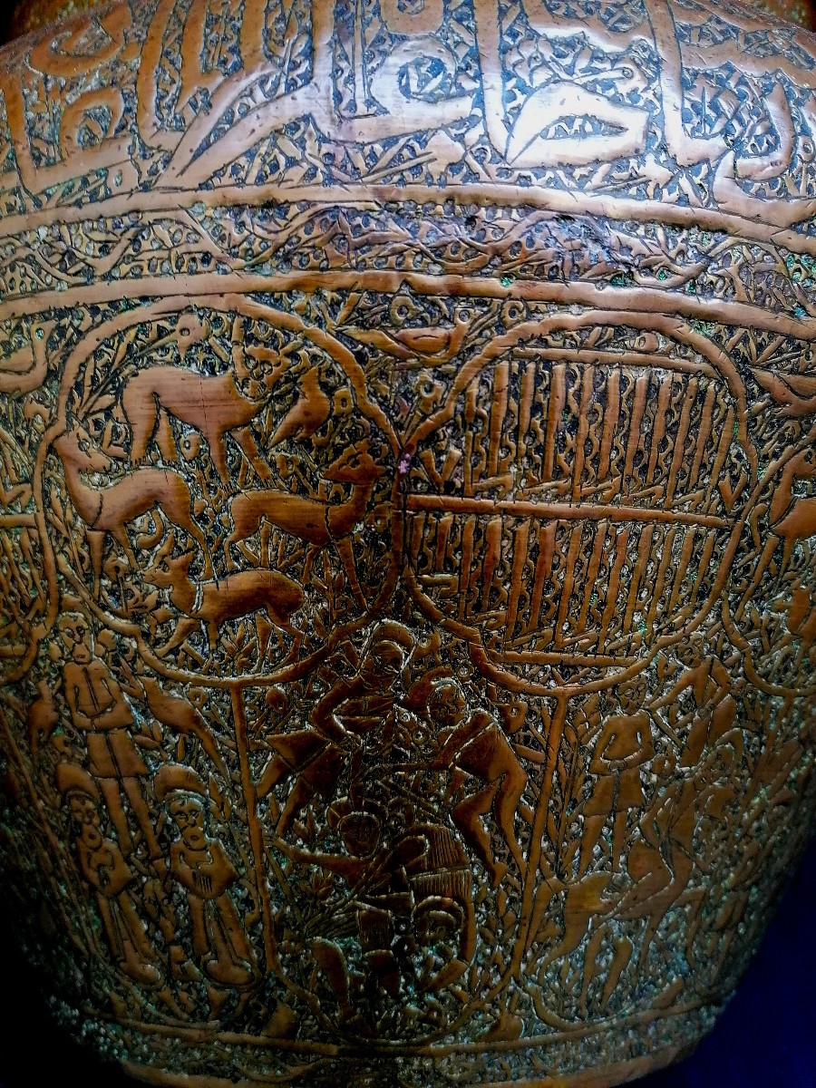 Indo-persian Basin In Chiseled Copper Or Brass - Calligraphy - Characters - Animals - 19th Century --photo-1