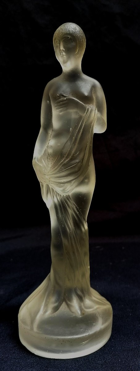SCULPTURE ART DECO - JEUNE FEMME EN VERRE PRESSE MOULE ET SATINE - XXEME --photo-2