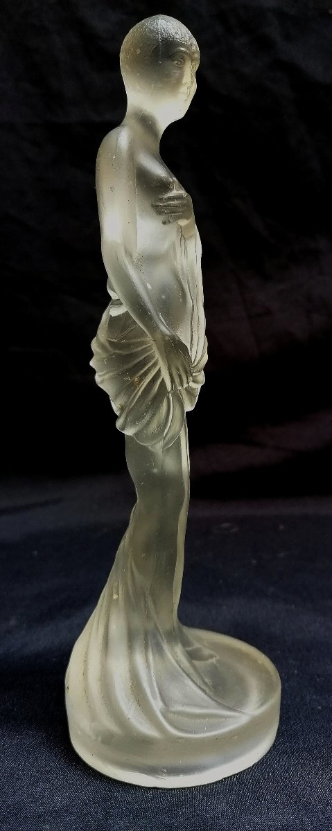 SCULPTURE ART DECO - JEUNE FEMME EN VERRE PRESSE MOULE ET SATINE - XXEME --photo-1