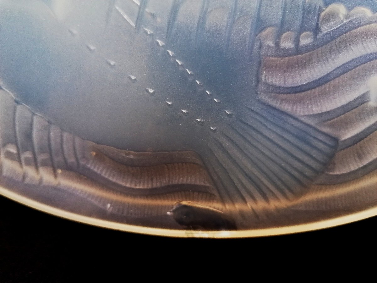 PIERRE D'ASVEN - COUPE EN VERRE MOULE PRESSE EN BLEU OPALISCENT - DECOR AUX POISSONS - ART DECO-photo-4