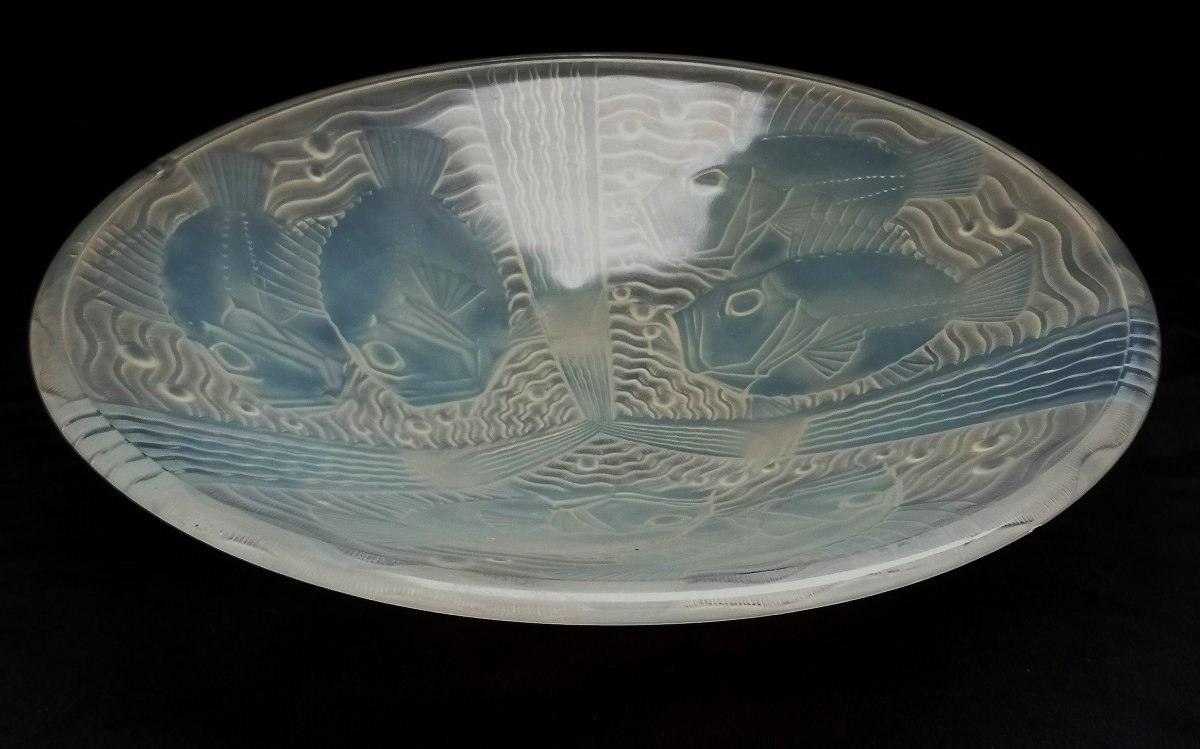 PIERRE D'ASVEN - COUPE EN VERRE MOULE PRESSE EN BLEU OPALISCENT - DECOR AUX POISSONS - ART DECO-photo-4