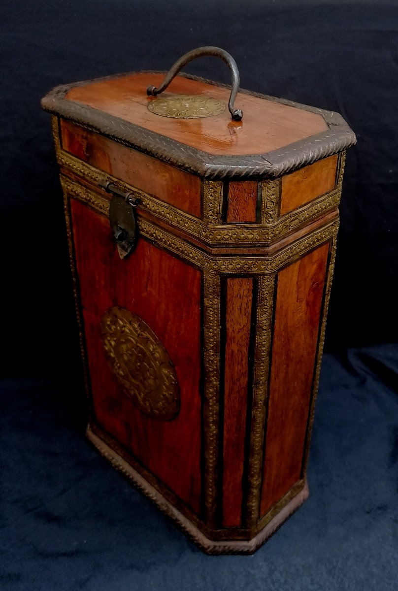 CONTENER - COFFRE - BOITE A BOUTEILLES DE VIN - BOIS EXOTIQUR BARDE DE CUIVRE REPOUSSE - XIXEME-photo-3