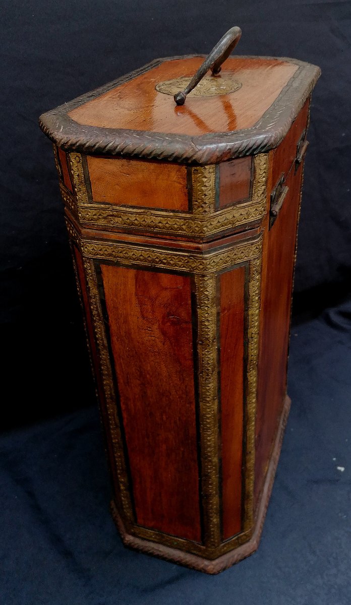 CONTENER - COFFRE - BOITE A BOUTEILLES DE VIN - BOIS EXOTIQUR BARDE DE CUIVRE REPOUSSE - XIXEME-photo-4