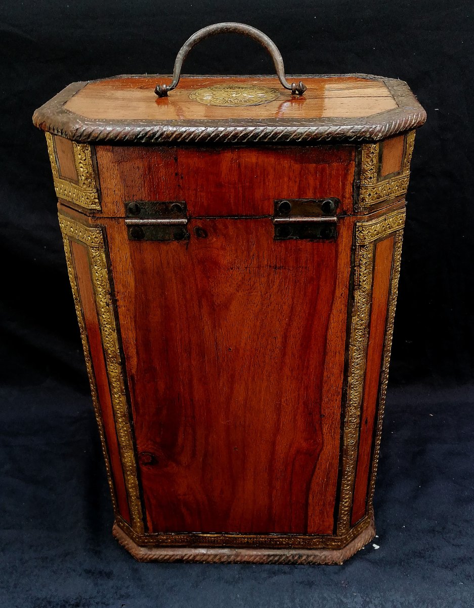 CONTENER - COFFRE - BOITE A BOUTEILLES DE VIN - BOIS EXOTIQUR BARDE DE CUIVRE REPOUSSE - XIXEME-photo-1