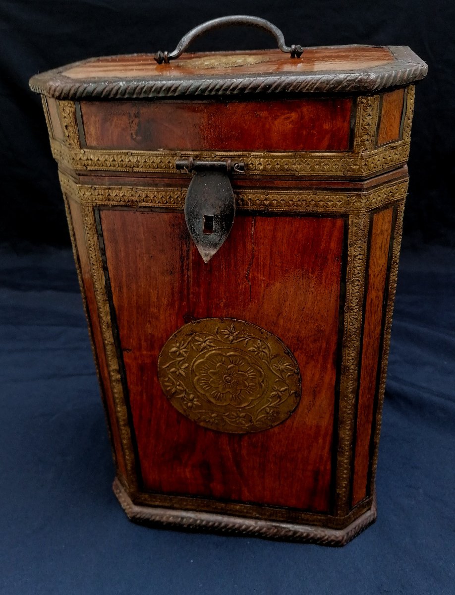 CONTENER - COFFRE - BOITE A BOUTEILLES DE VIN - BOIS EXOTIQUR BARDE DE CUIVRE REPOUSSE - XIXEME-photo-4