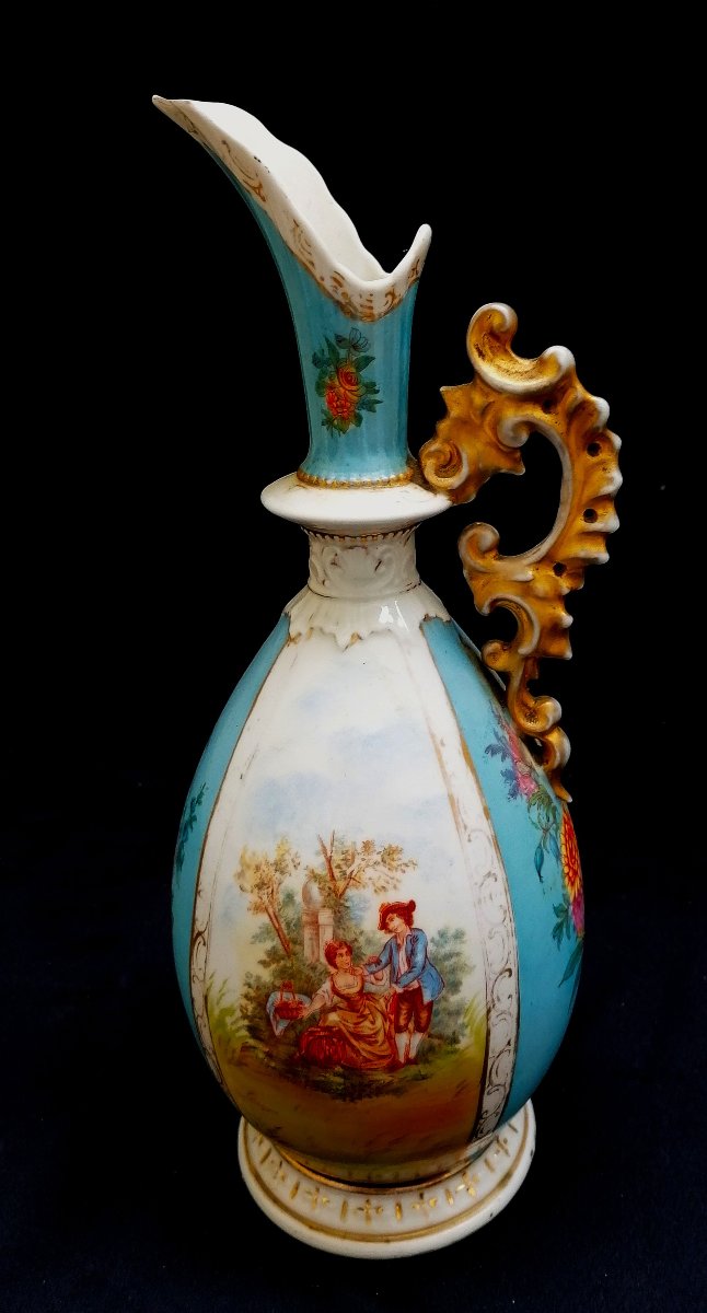 AIGUIERE EN PORCELAINE - DECORS DE SCENES GALANTES ET BOUQUETS DE FLEURS - FIN XIXEME --photo-1